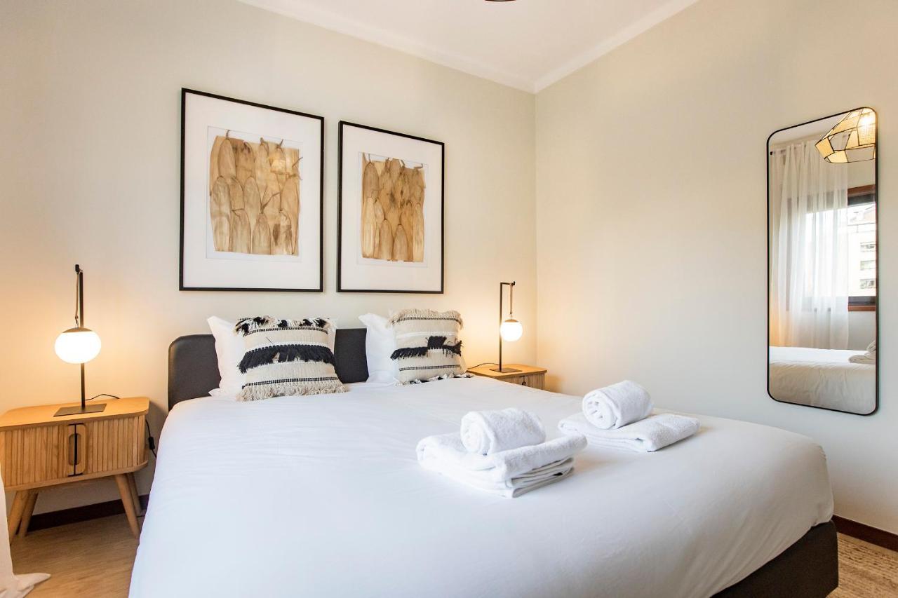 2Br Flat In Bonfim W/ Ac & Balcony By Lovelystay Porto Bagian luar foto