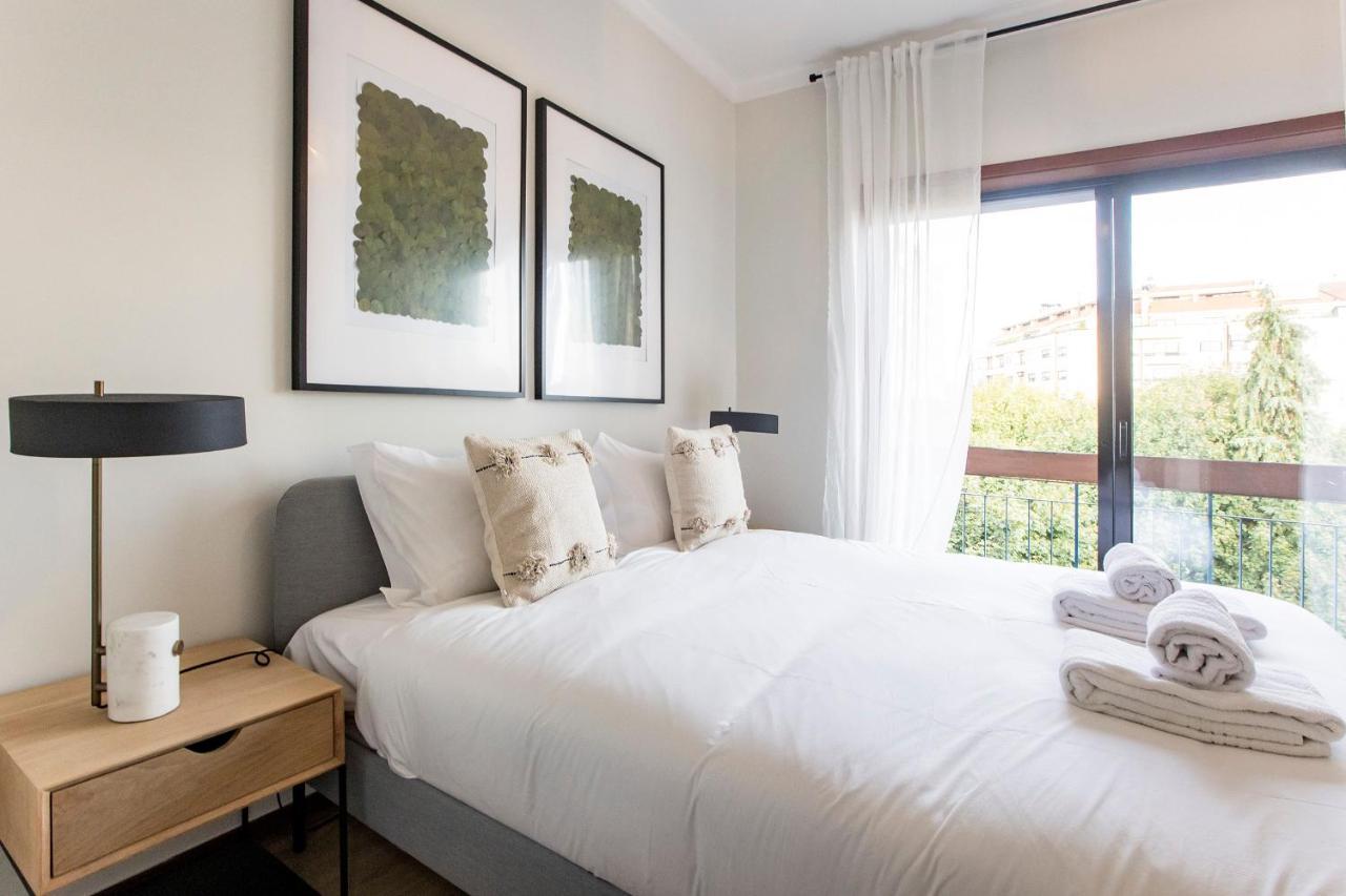 2Br Flat In Bonfim W/ Ac & Balcony By Lovelystay Porto Bagian luar foto