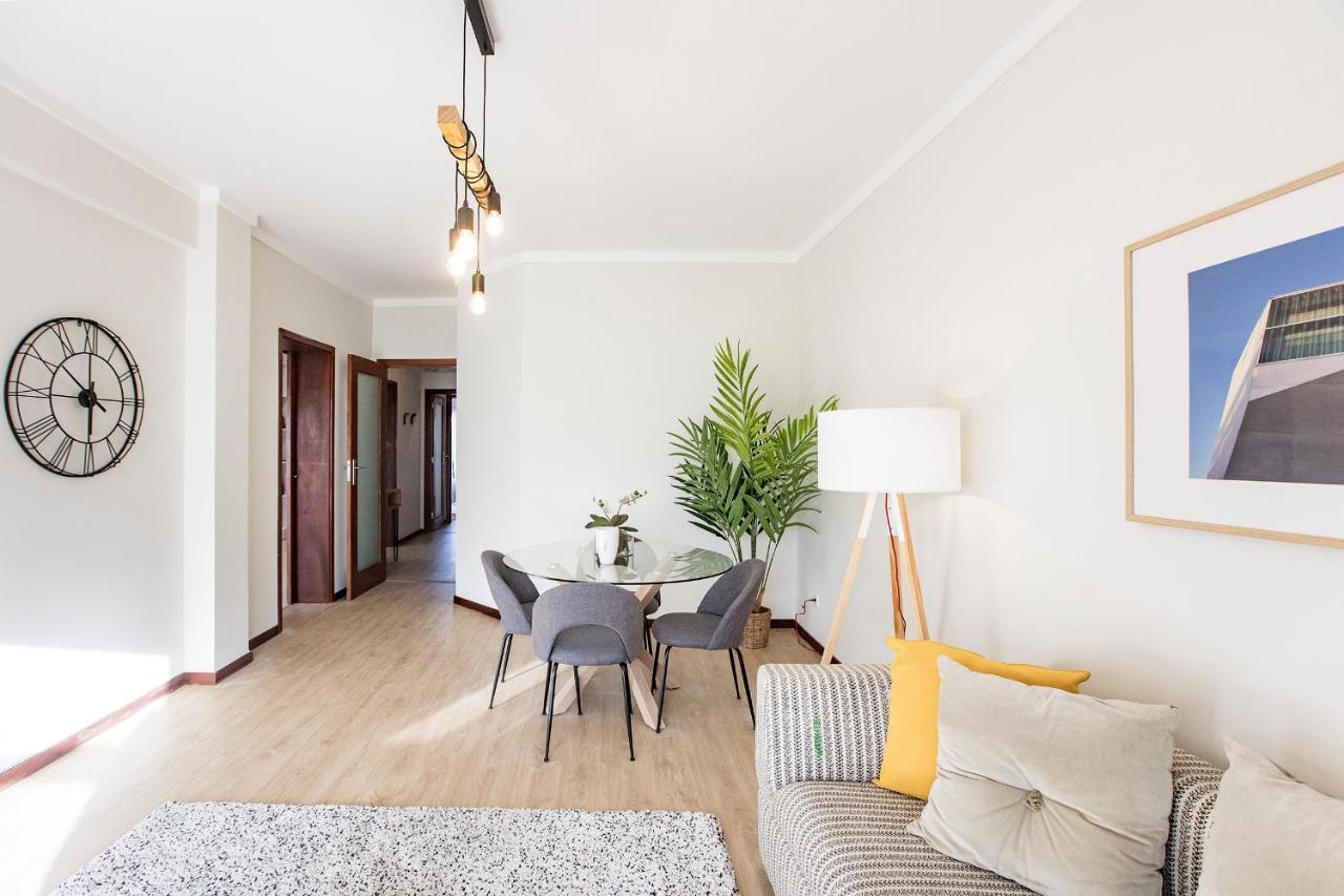 2Br Flat In Bonfim W/ Ac & Balcony By Lovelystay Porto Bagian luar foto