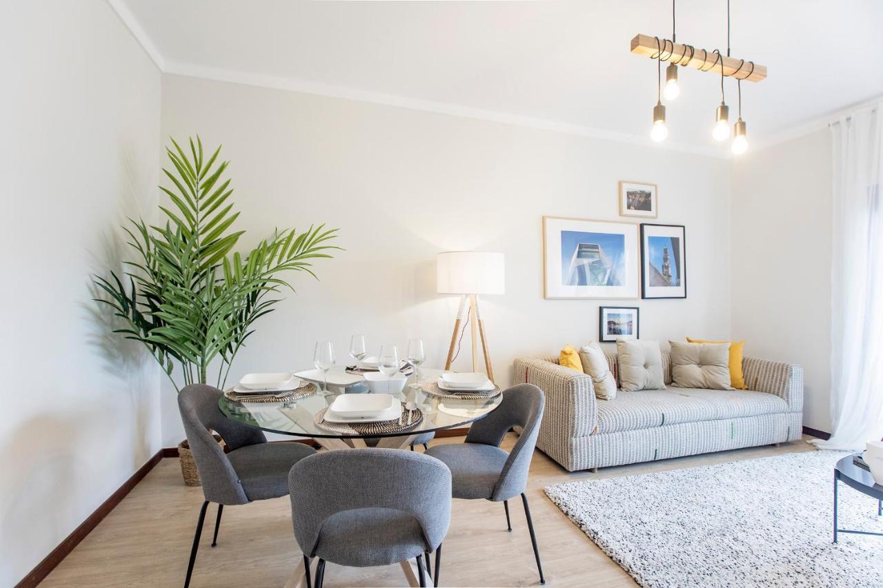 2Br Flat In Bonfim W/ Ac & Balcony By Lovelystay Porto Bagian luar foto